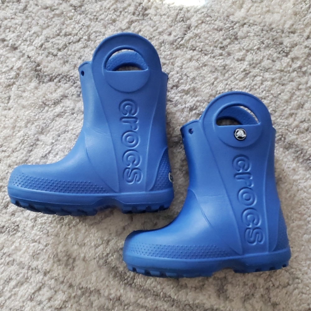 Toddler 7c croc boots blue
